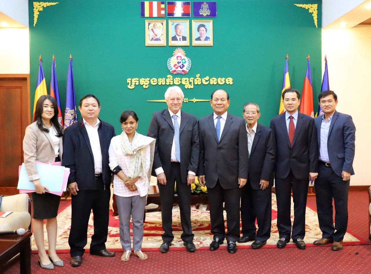 ឯកឧត្ដមបណ្ឌិត អ៊ុក រ៉ាប៊ុន ទទួលជួបនាយកអង្គការអភិវឌ្ឍន៍ហូឡង់កម្ពុជា (SNV)