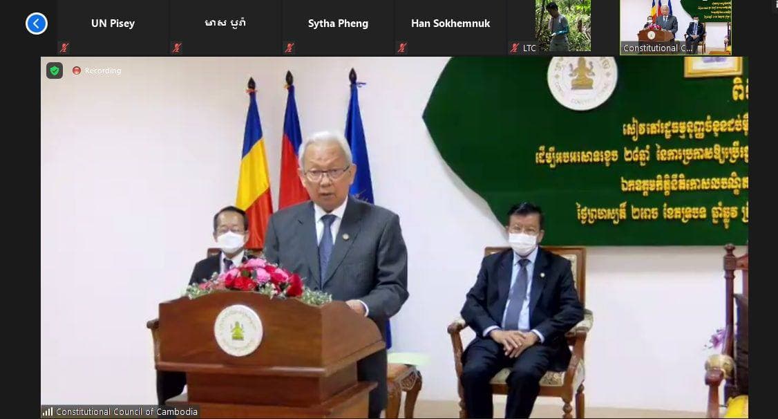 ឯកឧត្តម ឈឹម សៅគី រដ្ឋលេខាធិការ តំណាងដ៏ខ្ពង់ខ្ពស់ឯកឧត្ដមបណ្ឌិតសភាចារ្យ អ៊ុក រ៉ាប៊ុន បានអញ្ជើញចូលរួមក្នុងពិធីផ្សព្វផ្សាយសៀវភៅរដ្ឋធម្មនុញ្ញ នៃព្រះរាជាណាចក្រកម្ពុជា និងសៀវភៅគុណតម្លៃរដ្ឋធម្មនុញ្ញកម្ពុជា ក្នុងឱកាសអបអរសាទរទិវារំលឹកខួប ២៨ឆ្នាំ នៃការប្រកាសឱ្យប្រើរដ្ឋធម្មនុញ្ញ នៃព្រះរាជាណាចក្រកម្ពុជា
