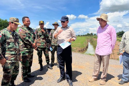 ឯកឧត្តមបណ្ឌិត ចាន់ ដារ៉ុង រដ្ឋលេខាធិការ តំណាងដ៏ខ្ពង់ខ្ពស់ឯកឧត្តមបណ្ឌិតសភាចារ្យ អ៊ុក រ៉ាប៊ុន បានដឹកនាំគណ:កម្មការអន្តរក្រសួង រួមមានតំណាងក្រសួងអភិវឌ្ឍន៍ជនបទ និងក្រសួងសេដ្ឋកិច្ចនិងហិរញ្ញវត្ថុ អញ្ចើញត្រួតពិនិត្យ និងវាយតម្លៃផ្លូវចំនួន ០២ គម្រោង នៅខេត្តបន្ទាយមានជ័យ 18 photo 2022 06 23 16 32 23