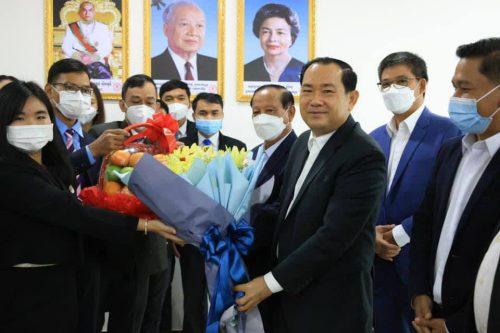 ឯកឧត្តម ឈឹម សៅគី រដ្ឋលេខាធិការ តំណាងឯកឧត្ដមបណ្ឌិតសភាចារ្យ អុ៑ក រ៉ាបុ៑ន បានជួបសំណេះសំណាលជាមួយបេក្ខជនជ័យលាភីអាហារូបករណ៍ជប៉ុន ថ្នាក់បរិញ្ញាបត្រជាន់ខ្ពស់ ឆ្នាំ២០២២-២០២៣ ដែលនឹងទៅបន្តការសិក្សានៅប្រទេសជប៉ុននាពេលខាងមុខនេះ 8 photo 2022 07 12 17 15 44