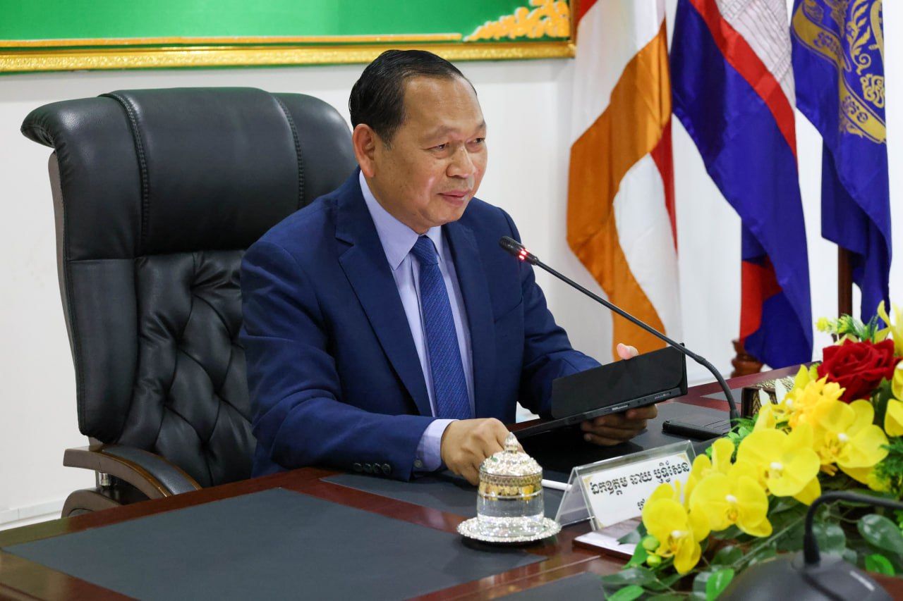 ឯកឧត្តម ឆាយ ឫទ្ធិសែន អញ្ជើញជាអធិបតីក្នុងពិធីបិទវគ្គបណ្ដុះបណ្ដាល និងប្រគល់វិញ្ញាបនបត្របញ្ជាក់ការសិក្សាជូនថ្នាក់ដឹកនាំ និងមន្រ្ដីរាជការក្រសួងអភិវឌ្ឍន៍ជនបទ ដែលបញ្ចប់វគ្គបណ្ដុះបណ្ដាលក្រោមប្រធានបទ “ការពង្រឹងសមត្ថភាពមន្ដ្រីរាជការលើវិស័យអភិវឌ្ឍន៍ជនបទ” នៅទីស្ដីការក្រសួងអភិវឌ្ឍន៍ជនបទ