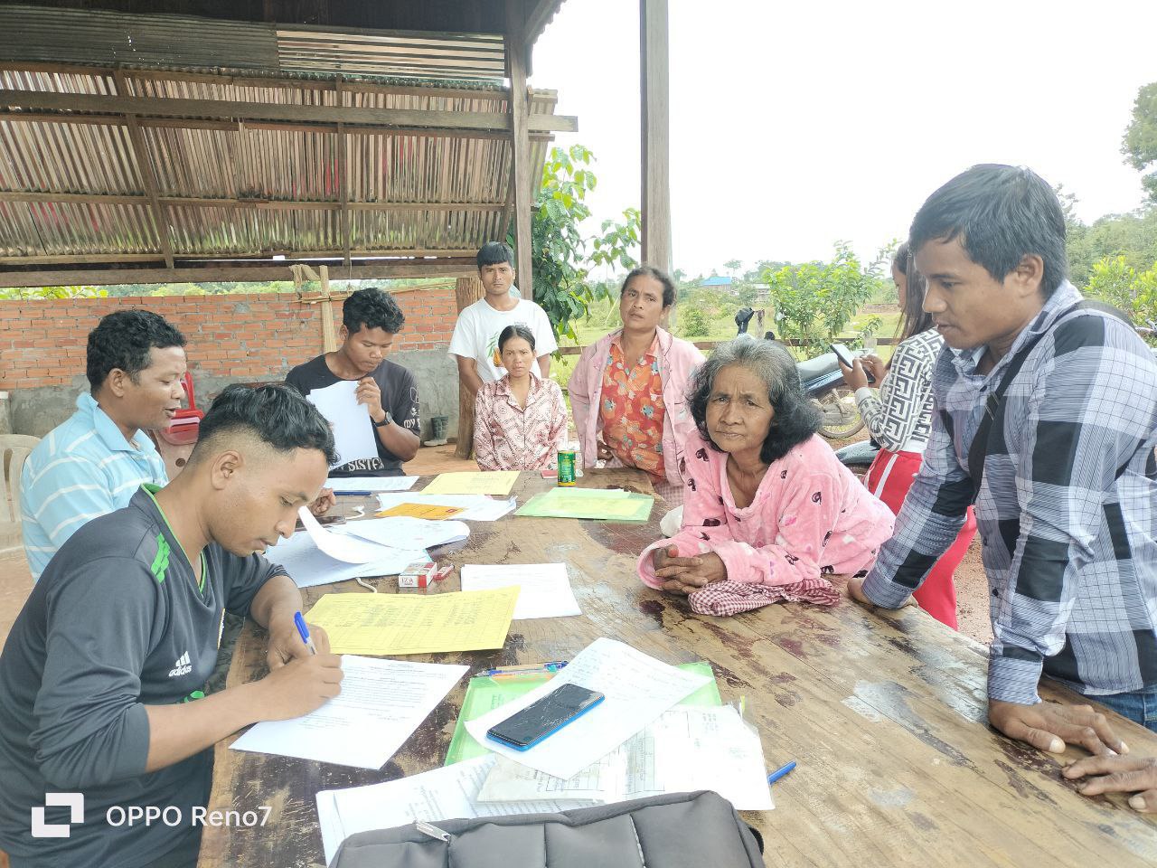ក្រុមការងារកំណត់អត្តសញ្ញាណជនជាតិដើមភាគតិច នៃមន្ទីរអភិវឌ្ឍន៍ជនបទខេត្តកោះកុង បានចុះប្រមូលស្នាមមេដៃប្រជាពលរដ្ឋ ដើម្បីកំណត់អត្តសញ្ញាណជនជាតិដើមភាគតិចជង នៅខេត្តកោះកុង 3 photo 2023 11 17 12 37 32