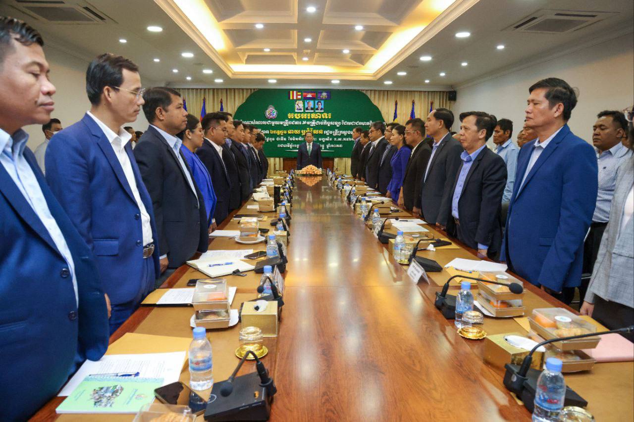 ឯកឧត្ដម ឆាយ ប្ញទ្ធិសែន៖ “មន្ដ្រីរាជការ មន្ត្រីជាប់កិច្ចសន្យា និងបុគ្គលិកមានពិការភាពទាំងអស់ មានតួនាទីយ៉ាងសំខាន់ក្នុងការចូលរួមចំណែកឱ្យសម្រេចបានជោគជ័យលើការងារអភិវឌ្ឍន៍ជនបទ ហើយក្រសួងបានលើកទឹកចិត្តឱ្យចូលរួមគ្រប់សកម្មភាពរបស់ក្រសួង” 4 2 5