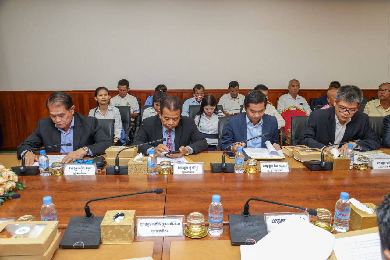 ឯកឧត្ដម ឆាយ ប្ញទ្ធិសែន៖ “មន្ដ្រីរាជការ មន្ត្រីជាប់កិច្ចសន្យា និងបុគ្គលិកមានពិការភាពទាំងអស់ មានតួនាទីយ៉ាងសំខាន់ក្នុងការចូលរួមចំណែកឱ្យសម្រេចបានជោគជ័យលើការងារអភិវឌ្ឍន៍ជនបទ ហើយក្រសួងបានលើកទឹកចិត្តឱ្យចូលរួមគ្រប់សកម្មភាពរបស់ក្រសួង” 6 4 4