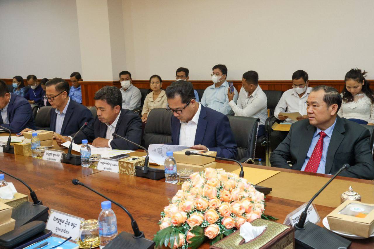 ឯកឧត្ដម ឆាយ ប្ញទ្ធិសែន៖ “មន្ដ្រីរាជការ មន្ត្រីជាប់កិច្ចសន្យា និងបុគ្គលិកមានពិការភាពទាំងអស់ មានតួនាទីយ៉ាងសំខាន់ក្នុងការចូលរួមចំណែកឱ្យសម្រេចបានជោគជ័យលើការងារអភិវឌ្ឍន៍ជនបទ ហើយក្រសួងបានលើកទឹកចិត្តឱ្យចូលរួមគ្រប់សកម្មភាពរបស់ក្រសួង” 7 5 4