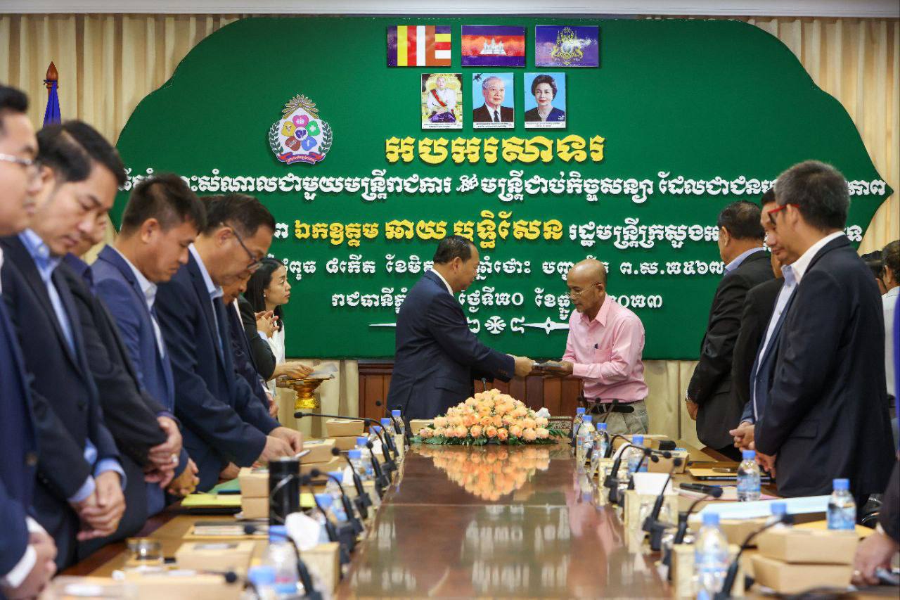 ឯកឧត្ដម ឆាយ ប្ញទ្ធិសែន៖ “មន្ដ្រីរាជការ មន្ត្រីជាប់កិច្ចសន្យា និងបុគ្គលិកមានពិការភាពទាំងអស់ មានតួនាទីយ៉ាងសំខាន់ក្នុងការចូលរួមចំណែកឱ្យសម្រេចបានជោគជ័យលើការងារអភិវឌ្ឍន៍ជនបទ ហើយក្រសួងបានលើកទឹកចិត្តឱ្យចូលរួមគ្រប់សកម្មភាពរបស់ក្រសួង” 11 9 2