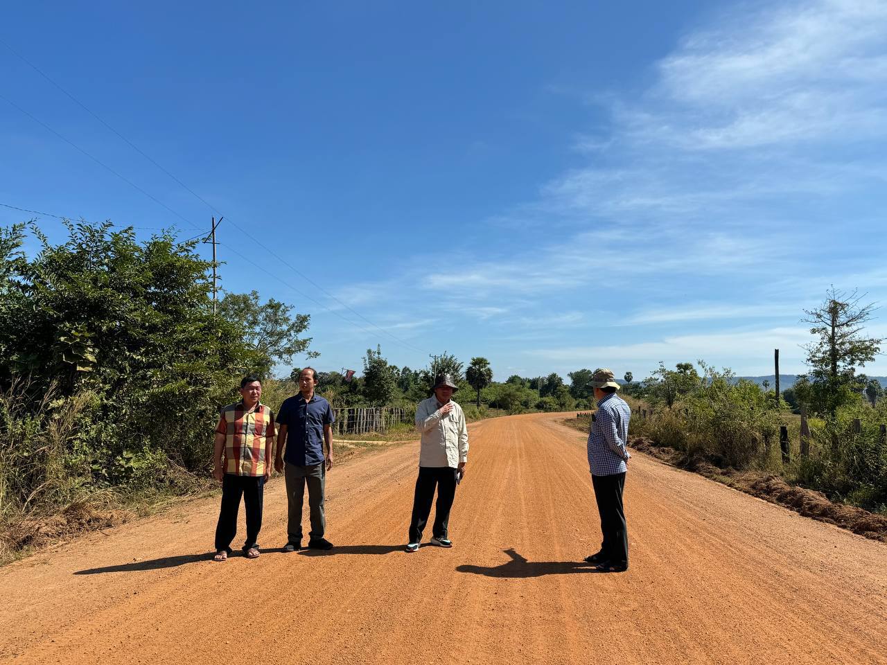 ឯកឧត្តម សាន វិសាល ចុះពិនិត្យ វាយតម្លៃ នូវខ្សែផ្លូវថែទាំជាលក្ខណៈប្រចាំនៅខេត្តព្រះវិហារ 3 photo 2023 12 07 15 04 31