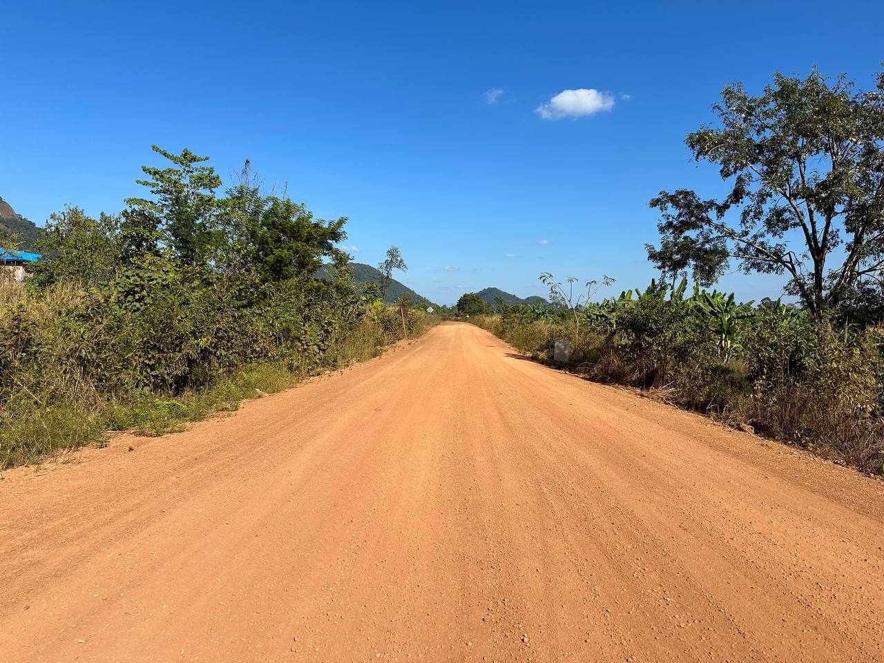 ឯកឧត្តមបណ្ឌិត នួន ដាញ៉ិល ដឹកនាំគណៈកម្មការអន្តរក្រសួង ដេីម្បីចុះត្រួតពិនិត្យ និងវាយតម្លៃលើការងារថែទាំផ្លូវជាប្រចាំ ចំនួន២គម្រោង ស្ថិតនៅខេត្តក្រចេះ និងខេត្តស្ទឹងត្រែង 4 photo 2023 12 11 20 36 55