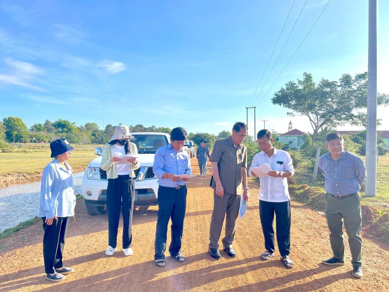 ផ្លូវជនបទ ក្រាលកៅស៊ូពីរជាន់ និងក្រាលល្បាយក្រួស ចំនួន ២២ខ្សែ ត្រូវបានជួសជុល និងថែទាំដោយមន្ទីរអភិវឌ្ឍន៍ជនបទខេត្តកំពង់ឆ្នាំង 6 photo 2023 12 12 13 37 33