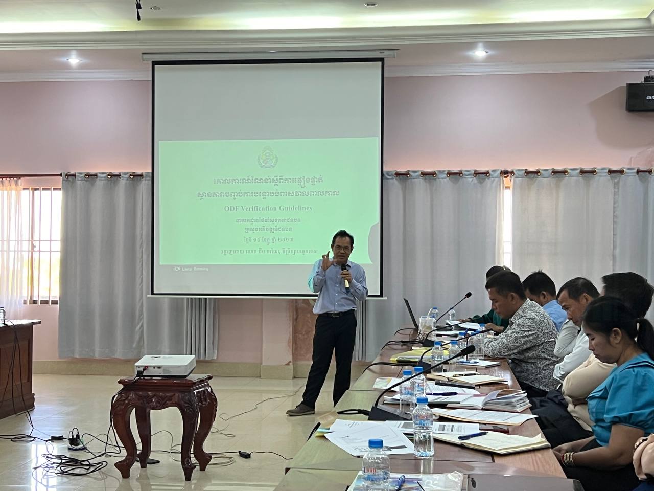 នាយកដ្ឋានថែទាំសុខភាពជនបទ នៃក្រសួងអភិវឌ្ឍន៍ជនបទ និងប្រធានកម្មវិធីអង្គការវឌ្ឍនភាព បានសហការរៀបចំកិច្ចប្រជុំថ្នាក់ខេត្តស្តីពី “ការពន្លឿនស្ថានភាពបញ្ចប់ការបន្ទោបង់ពាសវាលពាសកាល ODF ” នៅខេត្តស្ទឹងត្រែង 3 photo 2023 12 14 10 34 56