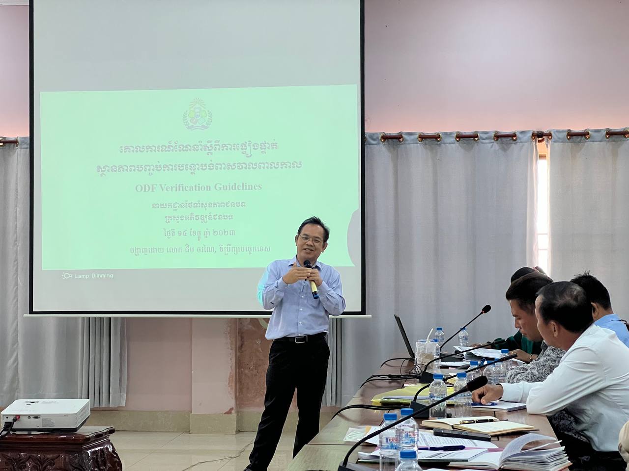 នាយកដ្ឋានថែទាំសុខភាពជនបទ នៃក្រសួងអភិវឌ្ឍន៍ជនបទ និងប្រធានកម្មវិធីអង្គការវឌ្ឍនភាព បានសហការរៀបចំកិច្ចប្រជុំថ្នាក់ខេត្តស្តីពី “ការពន្លឿនស្ថានភាពបញ្ចប់ការបន្ទោបង់ពាសវាលពាសកាល ODF ” នៅខេត្តស្ទឹងត្រែង 4 photo 2023 12 14 10 34 57