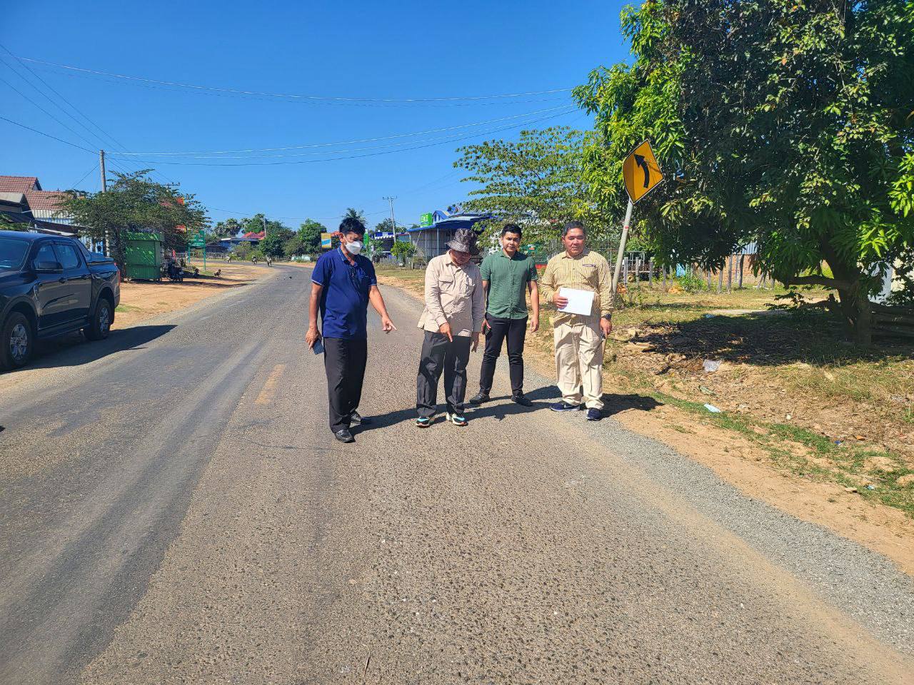 ឯកឧត្តម សាន វិសាល រដ្ឋលេខាធិការ ដឹកនាំគណៈកម្មការអន្ដរក្រសួងពិនិត្យវាយតម្លៃផ្លូវ ចំនួន ៤គម្រោងនៅ ខេត្តកំពង់ធំ 3 photo 2023 12 15 11 35 21