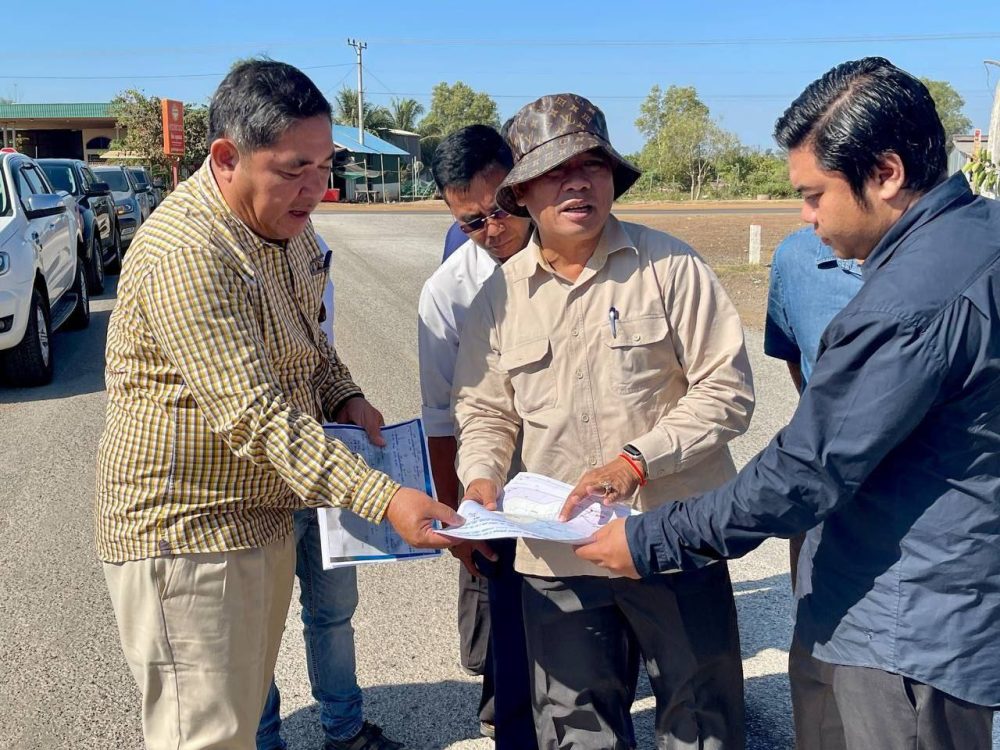 ឯកឧត្តម សាន វិសាល រដ្ឋលេខាធិការ ដឹកនាំគណៈកម្មការអន្ដរក្រសួងពិនិត្យវាយតម្លៃផ្លូវ ចំនួន ៤គម្រោងនៅ ខេត្តកំពង់ធំ 2 photo 2023 12 15 11 35 23