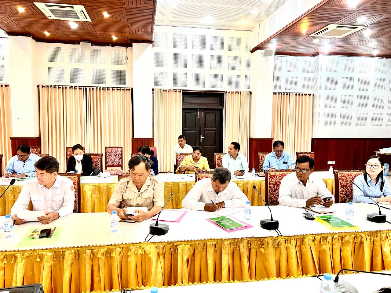 ឯកឧត្ដម ជាម ហ៊ីម អញ្ជើញជាអធិបតីភាពកិច្ចប្រជុំថ្នាក់ខេត្តស្តីពី ការពន្លឿនស្ថានភាពបញ្ចប់ការបន្ទោបង់ពាសវាលពាសកាល (ODF) 6 photo 2023 12 15 21 48 59