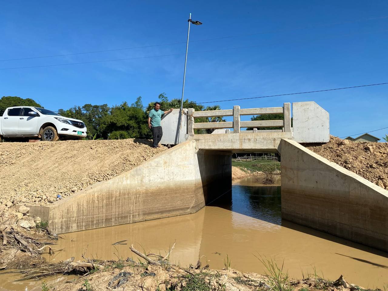 ផ្លូវក្រួសក្រហមមួយខ្សែដែលរងគ្រោះដោយគ្រោះទឹកជំនន់ ឆ្នាំ២០២៣ កំពុងស្តារឡើងវិញ សម្រេចបានប្រមាណជា៦០% 7 photo 2023 12 19 16 26 11 2