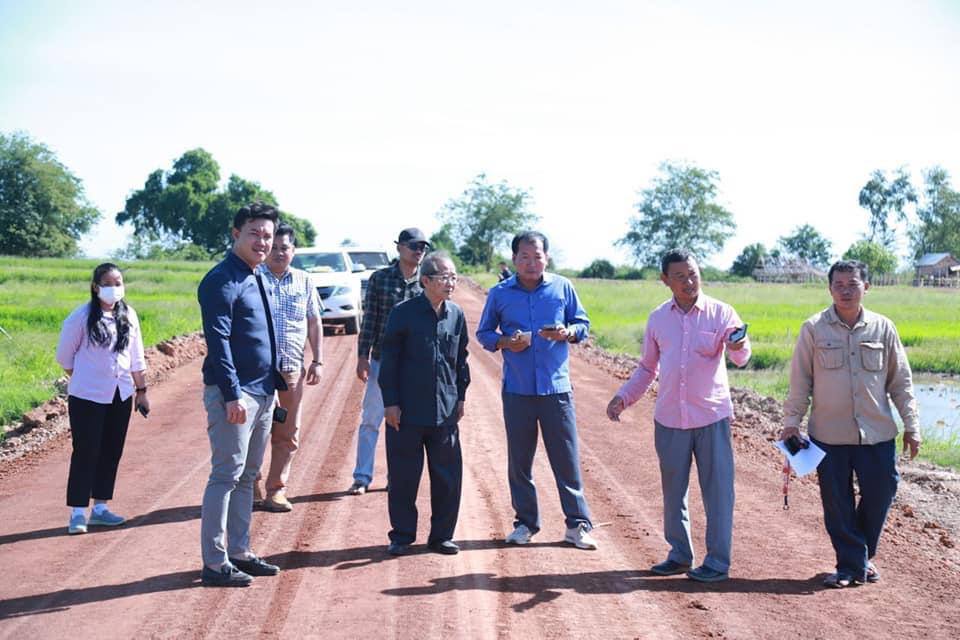 ឯកឧត្តម ទ្រី មេង ដឹកនាំគណៈកម្មការអន្តរក្រសួង បានចុះពិនិត្យ និងវាយតម្លៃលើការងារជួសជុលផ្លូវលក្ខណៈថែតាំជាលក្ខណៈខួប ផ្លូវក្រាលល្បាយក្រួស ០២ខ្សែ នៅខេត្តត្បូងឃ្មុំ 2 photo 2023 12 19 16 43 12