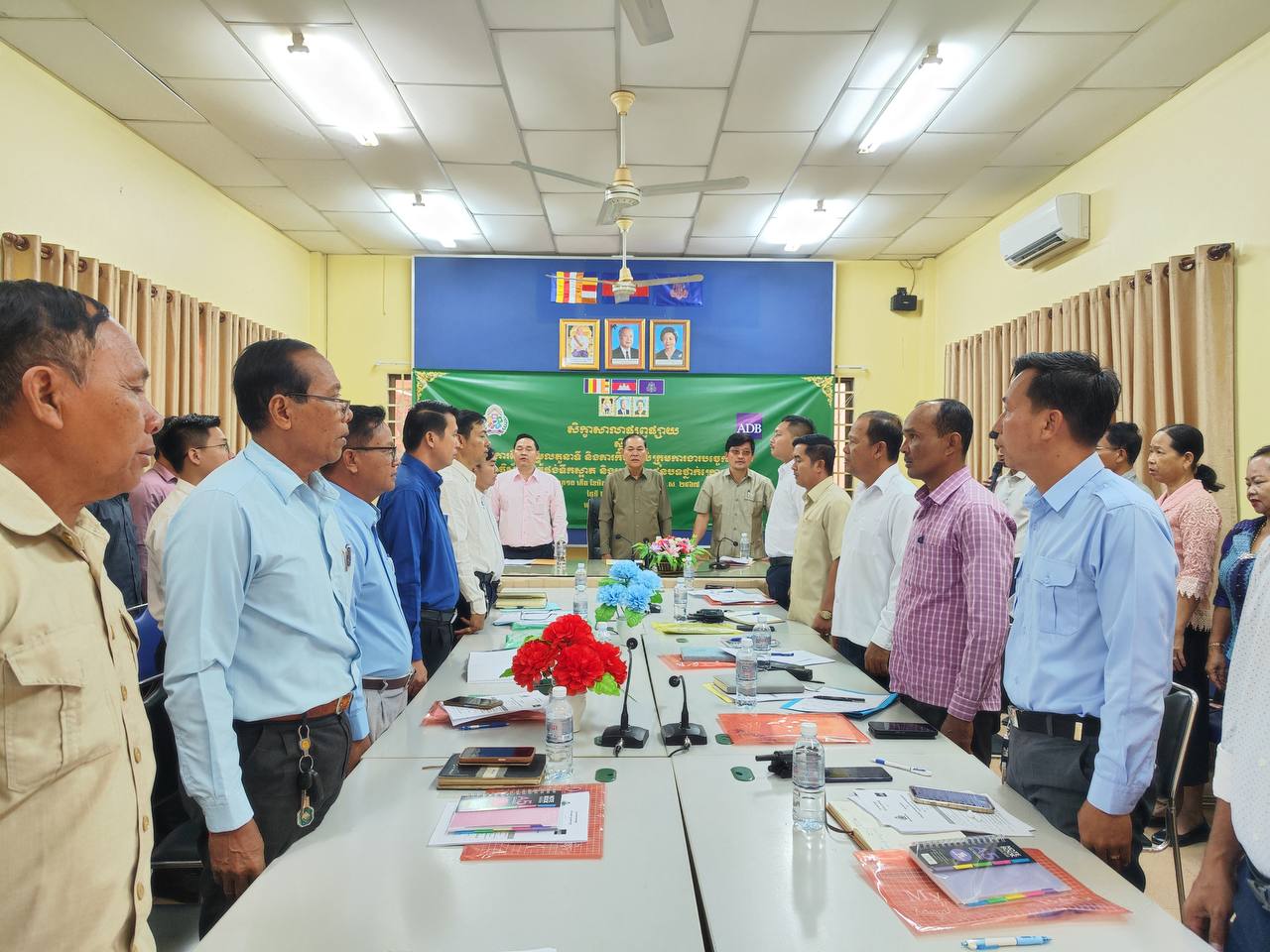 ឯកឧត្តម ស្រ៊ិន ពុទ្ធី អញ្ជើញចូលរួមសិក្ខាសាលាផ្សព្វផ្សាយ ស្ដីពីការកែសម្រួលសមាសភាព តួនាទី ភារកិច្ចក្រុមការងារបច្ចេកទេសវិស័យផ្គត់ផ្គង់ទឹកស្អាត និងអនាម័យជនបទថ្នាក់ក្រោមជាតិរបស់គម្រោងកម្មវិធីអភិវឌ្ឍន៍ និងធ្វើឲ្យប្រសើរឡើងលើវិស័យផ្គត់ផ្គង់ទឹកស្អាត និងអនាម័យជនបទ 5 photo 2023 12 22 10 46 52