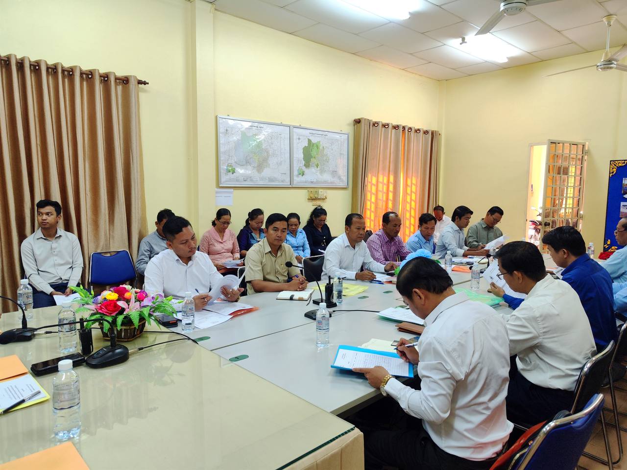 ឯកឧត្តម ស្រ៊ិន ពុទ្ធី អញ្ជើញចូលរួមសិក្ខាសាលាផ្សព្វផ្សាយ ស្ដីពីការកែសម្រួលសមាសភាព តួនាទី ភារកិច្ចក្រុមការងារបច្ចេកទេសវិស័យផ្គត់ផ្គង់ទឹកស្អាត និងអនាម័យជនបទថ្នាក់ក្រោមជាតិរបស់គម្រោងកម្មវិធីអភិវឌ្ឍន៍ និងធ្វើឲ្យប្រសើរឡើងលើវិស័យផ្គត់ផ្គង់ទឹកស្អាត និងអនាម័យជនបទ 8 photo 2023 12 22 10 46 58