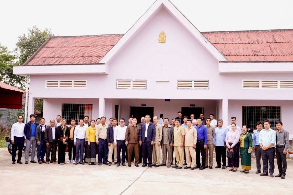 មន្ទីរអភិវឌ្ឍន៍ជនបទខេត្ដបន្ទាយមានជ័យ បានសហការជាមួយក្រុមការងារបច្ចេកទេសនៃនាយកដ្ឋានផ្គត់ផ្គង់ទឹកជនបទ រៀបចំសិក្ខាសាលាផ្សព្វផ្សាយ ស្ដីពីការកែសម្រួលសមាសភាព តួនាទី ភារកិច្ចក្រុមការងារបច្ចេកទេសវិស័យផ្គត់ផ្គង់ទឹកស្អាត និងអនាម័យជនបទថ្នាក់ក្រោមជាតិរបស់គម្រោងកម្មវិធីអភិវឌ្ឍន៍ និងធ្វើឲ្យប្រសើរឡើងលើវិស័យផ្គត់ផ្គង់ទឹកស្អាត និងអនាម័យជនបទ 2 photo 2023 12 26 20 27 00