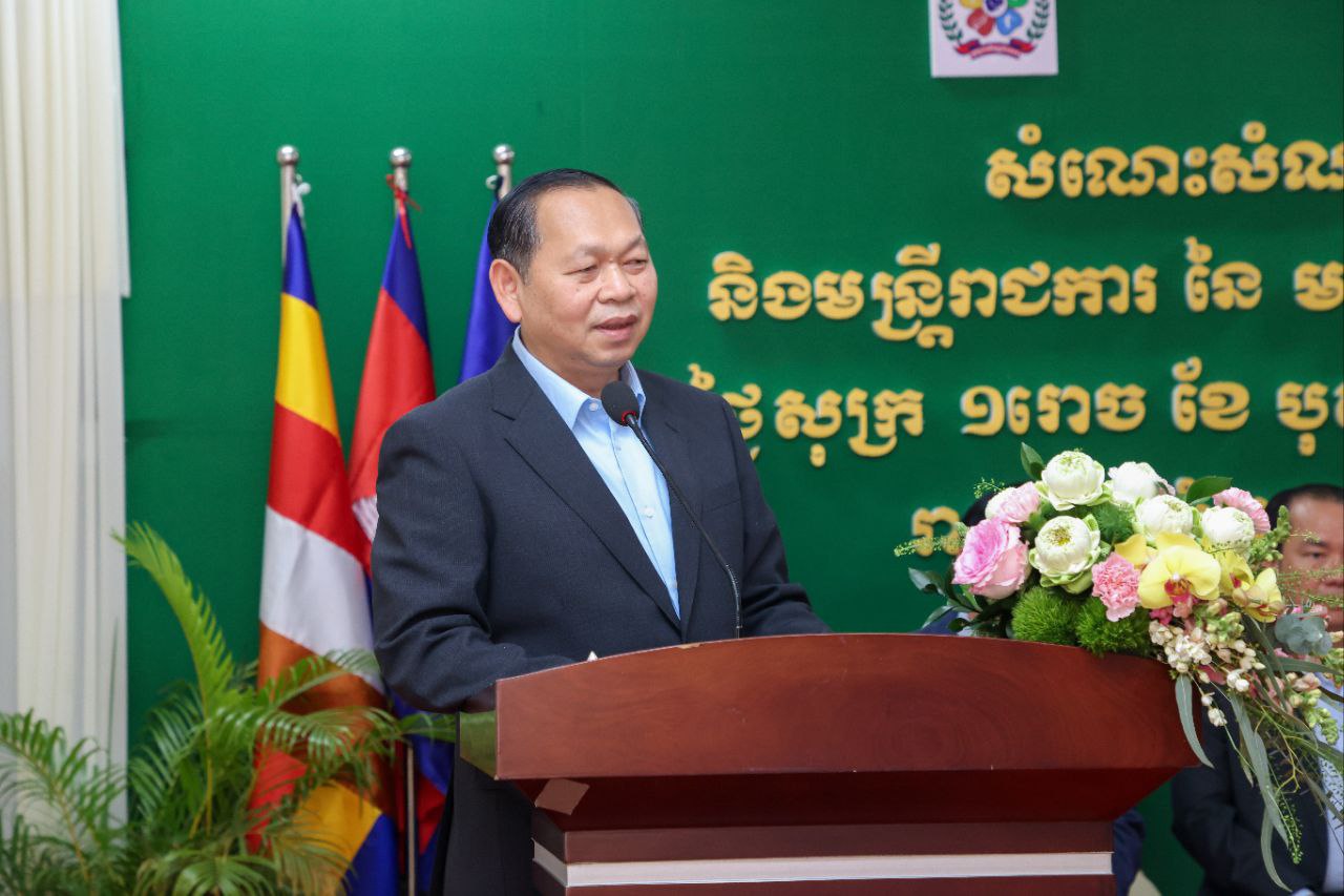 ឯកឧត្ដម ឆាយ ប្ញទ្ធិសែន ជួបសំណេះសំណាល និងសាកសួរសុខទុក្ខជាមួយថ្នាក់ដឹកនាំ មន្ត្រីរាជការ និងមន្ដ្រីជាប់កិច្ចសន្យានៃមន្ទីរអភិវឌ្ឍន៍ជនបទរាជធានីភ្នំពេញ 3 1 17