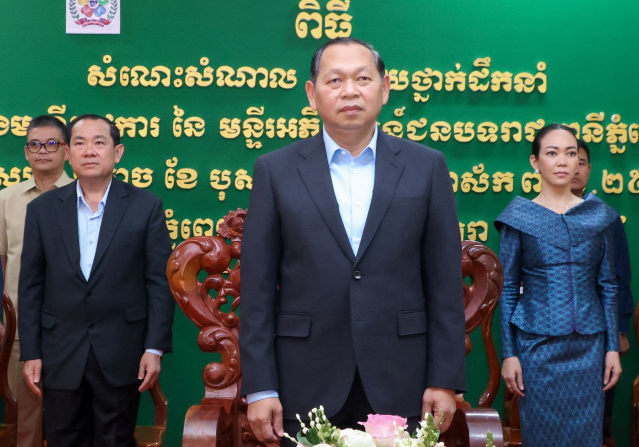 ឯកឧត្ដម ឆាយ ប្ញទ្ធិសែន ជួបសំណេះសំណាល និងសាកសួរសុខទុក្ខជាមួយថ្នាក់ដឹកនាំ មន្ត្រីរាជការ និងមន្ដ្រីជាប់កិច្ចសន្យានៃមន្ទីរអភិវឌ្ឍន៍ជនបទរាជធានីភ្នំពេញ 4 2 17