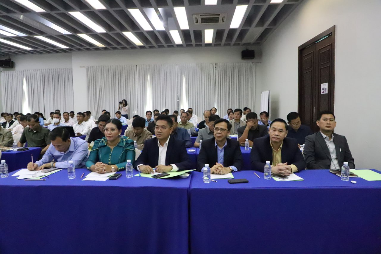 ឯកឧត្តម ឈឹម សៅគី រដ្ឋលេខាធិការប្រចាំការ អញ្ជើញជាអធិបតីក្នុងពិធីបើកសិក្ខាពិគ្រោះយោបល់ ស្ដីពី “វិធីសាស្រ្ដស្រាវជ្រាវអំពីតម្រូវការបណ្តុះបណ្តាលជូនមន្ត្រីរាជការក្រសួងអភិវឌ្ឍន៍ជនបទ ឆ្នាំ២០២៤ - ២០២៦” 4 2 20