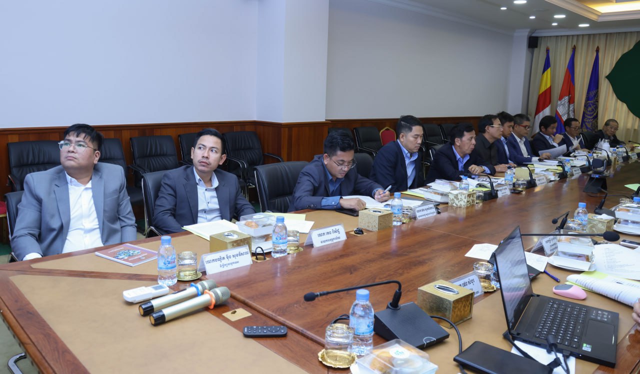 ឯកឧត្តម ឆាយ ឫទ្ធិសែន រដ្ឋមន្ត្រីក្រសួងអភិវឌ្ឍន៍ជនបទ អញ្ជើញដឹកនាំកិច្ចប្រជុំពិនិត្យ និងពិភាក្សាលើខ្លឹមសារនៃផែនការថវិកាសមិទ្ធកម្មឆ្នាំ២០២៤ របស់ក្រសួងអភិវឌ្ឍន៍ជនបទ 4 2 4