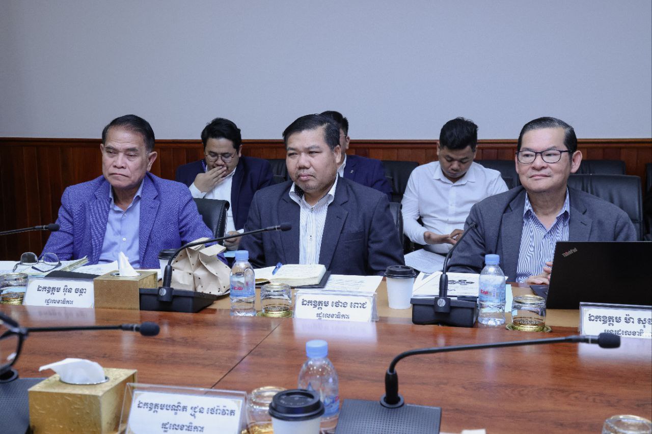 ឯកឧត្តម ឆាយ ឫទ្ធិសែន រដ្ឋមន្ត្រីក្រសួងអភិវឌ្ឍន៍ជនបទ អញ្ជើញដឹកនាំកិច្ចប្រជុំស្ដីពី ការរៀបចំផែនការយុទ្ធសាស្រ្តអភិវឌ្ឍន៍ជនបទឆ្នាំ២០២៤-២០២៨ និងកម្មវិធី របស់ក្រសួងអភិវឌ្ឍន៍ជនបទ ក្នុងអាណត្ដិទី៧ នៃរដ្ឋសភា។ 4 2 6