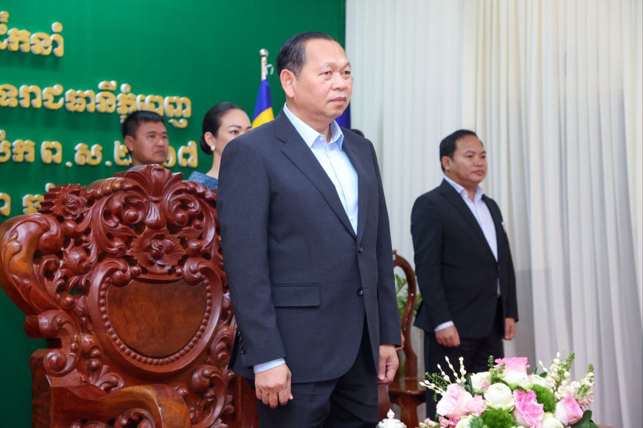 ឯកឧត្ដម ឆាយ ប្ញទ្ធិសែន ជួបសំណេះសំណាល និងសាកសួរសុខទុក្ខជាមួយថ្នាក់ដឹកនាំ មន្ត្រីរាជការ និងមន្ដ្រីជាប់កិច្ចសន្យានៃមន្ទីរអភិវឌ្ឍន៍ជនបទរាជធានីភ្នំពេញ 5 3 17