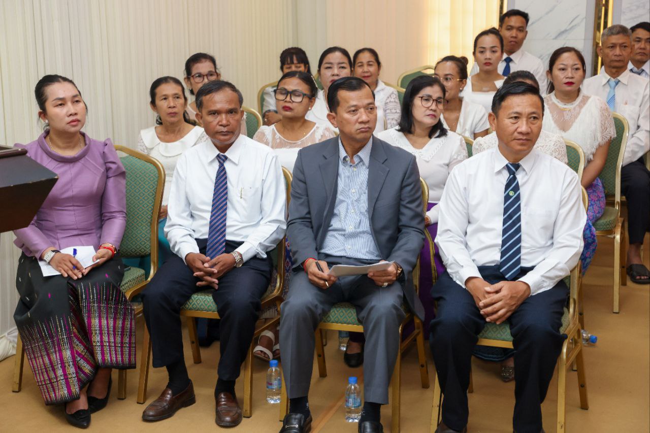 ឯកឧត្ដម ឆាយ ប្ញទ្ធិសែន ជួបសំណេះសំណាល និងសាកសួរសុខទុក្ខជាមួយថ្នាក់ដឹកនាំ មន្ត្រីរាជការ និងមន្ដ្រីជាប់កិច្ចសន្យានៃមន្ទីរអភិវឌ្ឍន៍ជនបទរាជធានីភ្នំពេញ 6 4 16