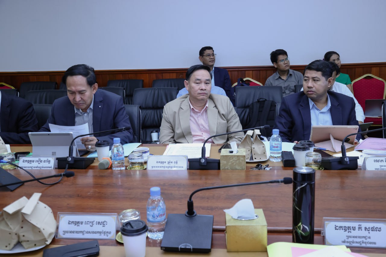 ឯកឧត្តម ឆាយ ឫទ្ធិសែន រដ្ឋមន្ត្រីក្រសួងអភិវឌ្ឍន៍ជនបទ អញ្ជើញដឹកនាំកិច្ចប្រជុំស្ដីពី ការរៀបចំផែនការយុទ្ធសាស្រ្តអភិវឌ្ឍន៍ជនបទឆ្នាំ២០២៤-២០២៨ និងកម្មវិធី របស់ក្រសួងអភិវឌ្ឍន៍ជនបទ ក្នុងអាណត្ដិទី៧ នៃរដ្ឋសភា។ 6 4 5