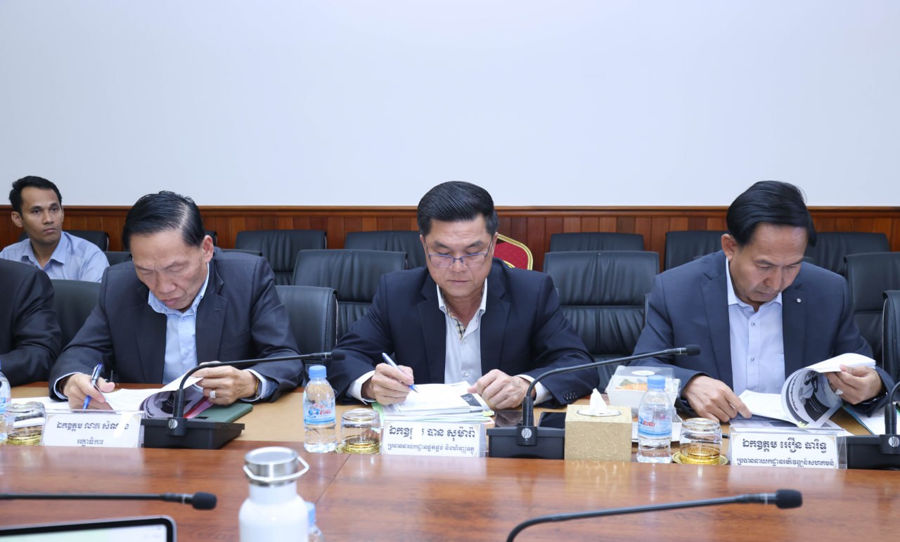 ឯកឧត្តម ឆាយ ឫទ្ធិសែន រដ្ឋមន្ត្រីក្រសួងអភិវឌ្ឍន៍ជនបទ អញ្ជើញដឹកនាំកិច្ចប្រជុំពិនិត្យ និងពិភាក្សាលើខ្លឹមសារនៃផែនការថវិកាសមិទ្ធកម្មឆ្នាំ២០២៤ របស់ក្រសួងអភិវឌ្ឍន៍ជនបទ 7 5 4