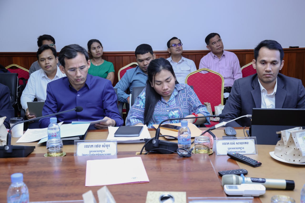 ឯកឧត្តម ឆាយ ឫទ្ធិសែន រដ្ឋមន្ត្រីក្រសួងអភិវឌ្ឍន៍ជនបទ អញ្ជើញដឹកនាំកិច្ចប្រជុំស្ដីពី ការរៀបចំផែនការយុទ្ធសាស្រ្តអភិវឌ្ឍន៍ជនបទឆ្នាំ២០២៤-២០២៨ និងកម្មវិធី របស់ក្រសួងអភិវឌ្ឍន៍ជនបទ ក្នុងអាណត្ដិទី៧ នៃរដ្ឋសភា។ 7 5 6