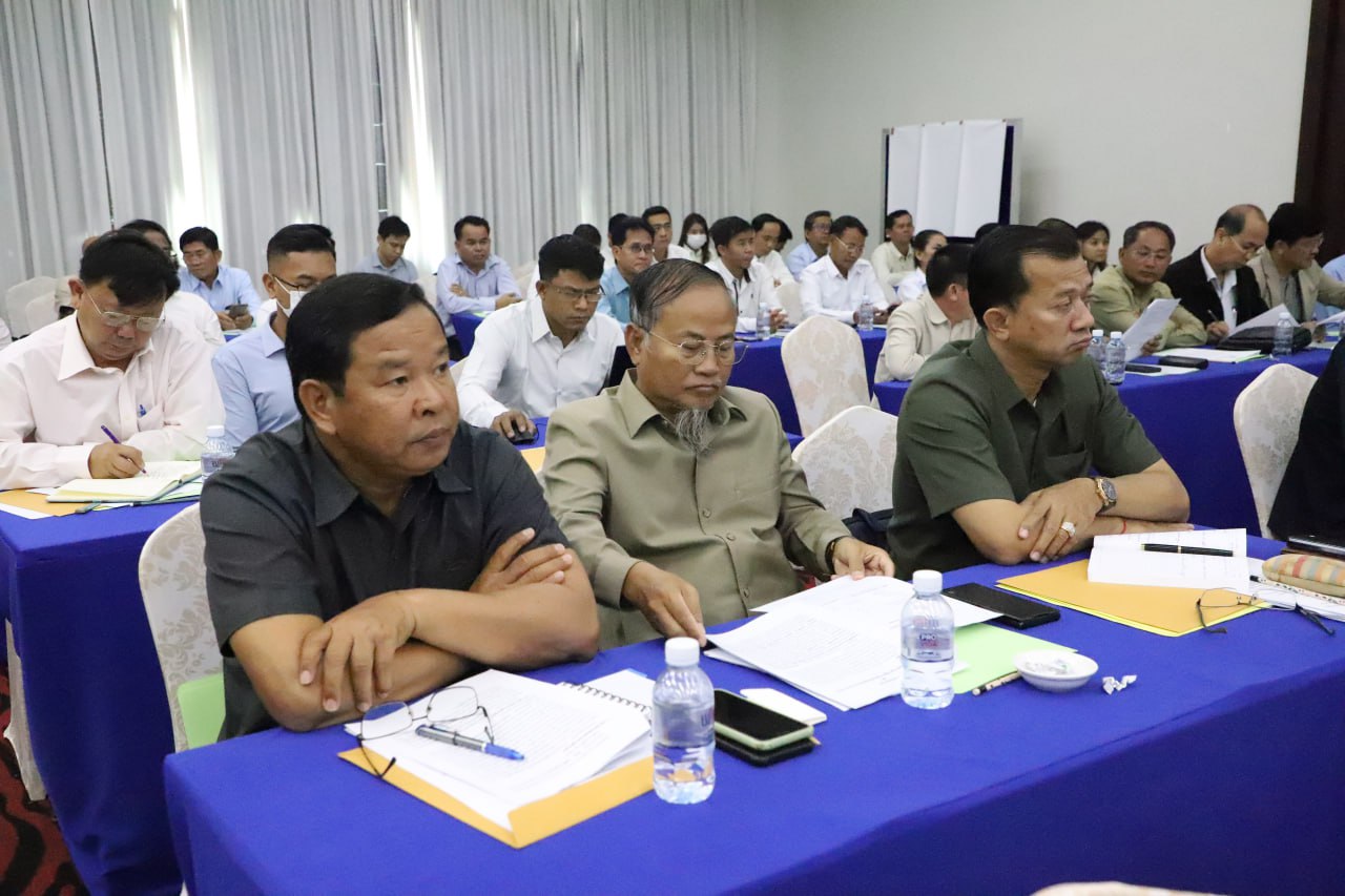 ឯកឧត្តម ឈឹម សៅគី រដ្ឋលេខាធិការប្រចាំការ អញ្ជើញជាអធិបតីក្នុងពិធីបើកសិក្ខាពិគ្រោះយោបល់ ស្ដីពី “វិធីសាស្រ្ដស្រាវជ្រាវអំពីតម្រូវការបណ្តុះបណ្តាលជូនមន្ត្រីរាជការក្រសួងអភិវឌ្ឍន៍ជនបទ ឆ្នាំ២០២៤ - ២០២៦” 8 6 18