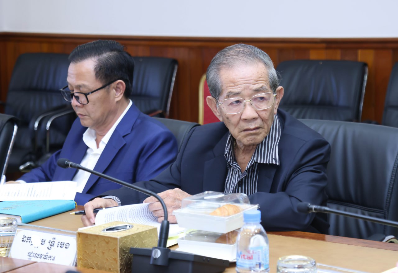 ឯកឧត្តម ឆាយ ឫទ្ធិសែន រដ្ឋមន្ត្រីក្រសួងអភិវឌ្ឍន៍ជនបទ អញ្ជើញដឹកនាំកិច្ចប្រជុំពិនិត្យ និងពិភាក្សាលើខ្លឹមសារនៃផែនការថវិកាសមិទ្ធកម្មឆ្នាំ២០២៤ របស់ក្រសួងអភិវឌ្ឍន៍ជនបទ 9 7 3