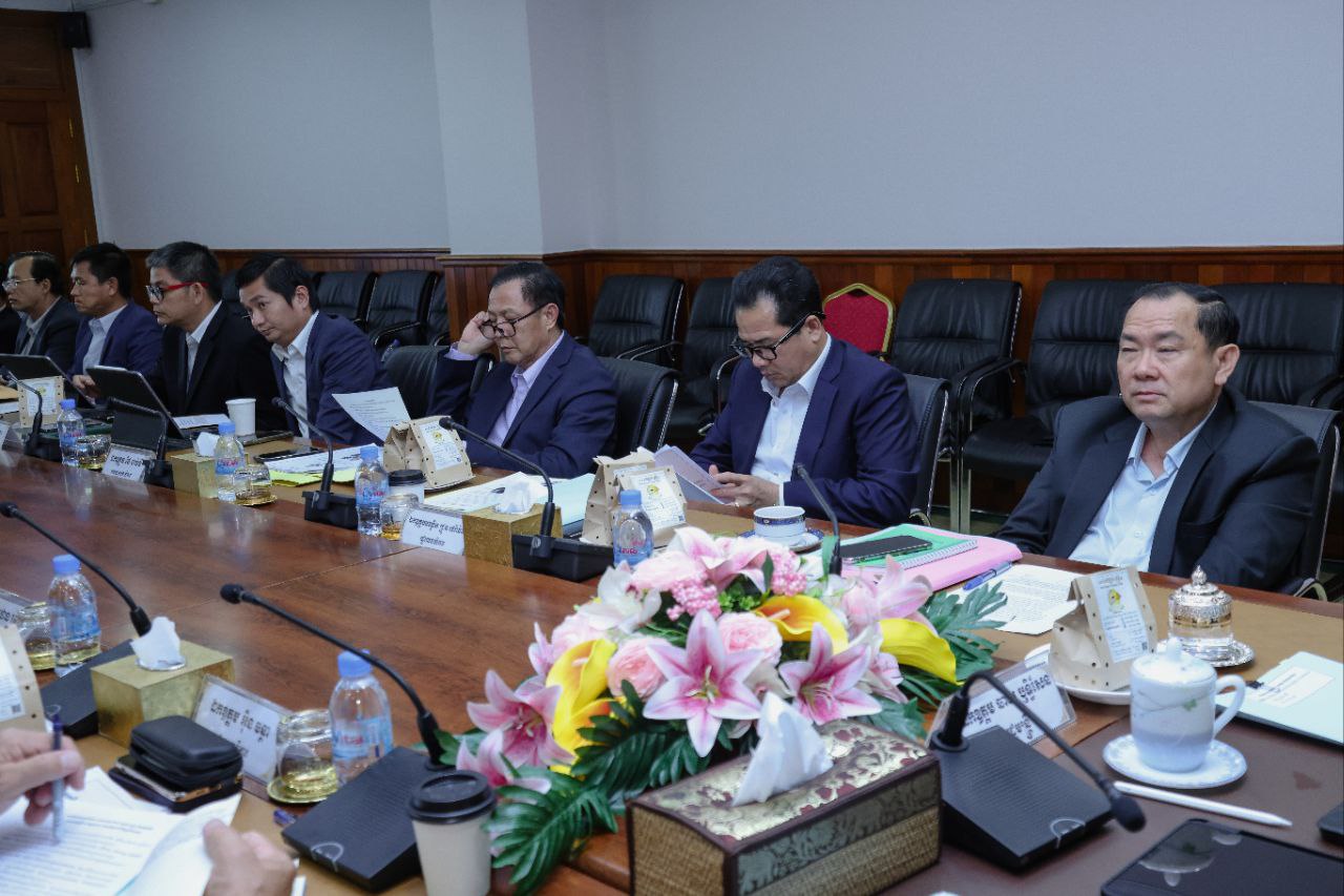 ឯកឧត្តម ឆាយ ឫទ្ធិសែន រដ្ឋមន្ត្រីក្រសួងអភិវឌ្ឍន៍ជនបទ អញ្ជើញដឹកនាំកិច្ចប្រជុំស្ដីពី ការរៀបចំផែនការយុទ្ធសាស្រ្តអភិវឌ្ឍន៍ជនបទឆ្នាំ២០២៤-២០២៨ និងកម្មវិធី របស់ក្រសួងអភិវឌ្ឍន៍ជនបទ ក្នុងអាណត្ដិទី៧ នៃរដ្ឋសភា។ 9 7 5