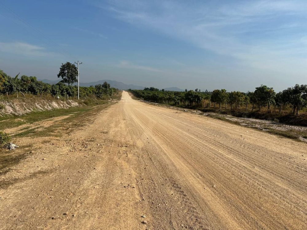 ប្រធានមន្ទីរអភិវឌ្ឍន៍ជនបទខេត្តពោធិ៍សាត់ ចុះពិនិត្យផ្លូវជនបទ នៅតំបន់ដីសម្បទានសង្គមកិច្ច ប៊ុនរ៉ានីសែន ជ័យ ស្រុកភ្នំក្រវាញ ខេត្តពោធិ៍សាត់ 2 photo 2024 01 09 15 16 26