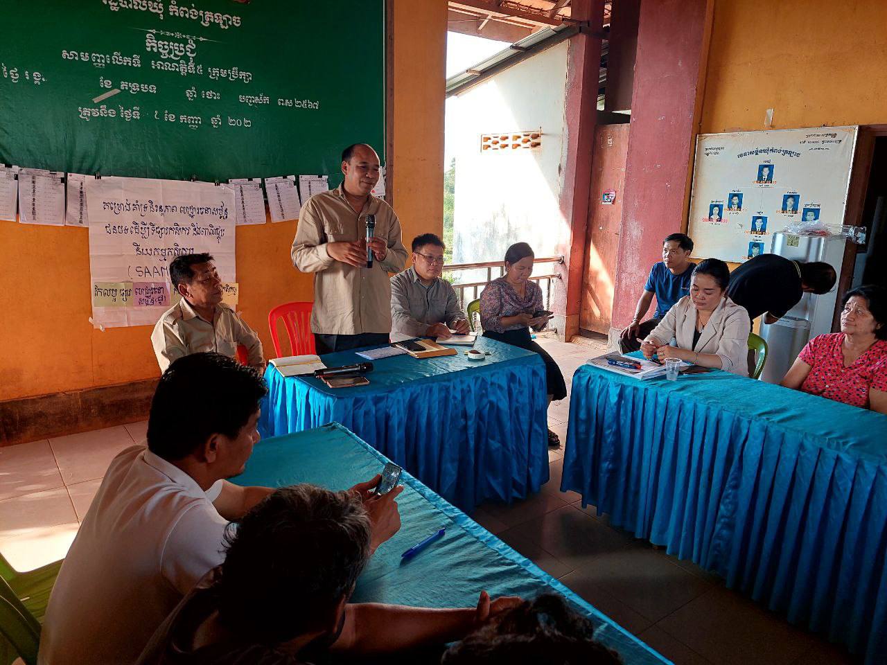 ខេត្តកំពង់ឆ្នាំង៖ នាថ្ងៃសុក្រ-សៅរ៍ ២-៣កើត ខែបុស្ស ឆ្នាំថោះ ព.ស.២៥៦៧ ត្រូវនឹងថ្ងៃទី១២-១៣ ខែមករា ឆ្នាំ២០២៤ លោក កាយ សុខជា អនុប្រធានមន្ទីរ និងជាប្រធានគ្រប់គ្រងគម្រោងគាំទ្រនិរន្តរភាពហេដ្ឋារចនាសម្ព័ន្ធជនបទដើម្បីទីផ្សារកសិករ និងពាណិជ្ជូបនីយកម្មកសិកម្ម ខេត្ត សហការជាមួយ ទីប្រឹក្សាគម្រោងថ្នាក់ជាតិ បានដឹកនាំមន្ត្រីគម្រោងខេត្ត រៀបចំកិច្ចប្រជុំដាក់ដោយឡែក ចំនួន២ 5 photo 2024 01 14 06 41 53