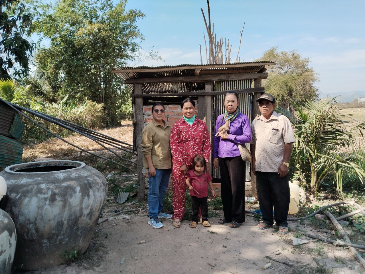 លោកស្រី នាក់ វុទ្ធី និងមន្ត្រីបច្ចេកទេស៣រូប ចុះត្រួតពិនិត្យការសាសង់បង្គន់អនាម័យ នៅក្នុងឃុំថ្មី ស្រុកឈូក ខេត្តកំពត 3 photo 2024 01 15 20 39 18 2