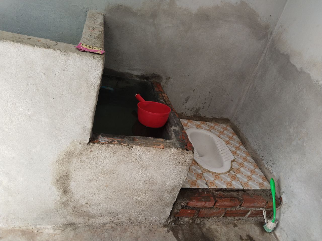 លោកស្រី នាក់ វុទ្ធី និងមន្ត្រីបច្ចេកទេស៣រូប ចុះត្រួតពិនិត្យការសាសង់បង្គន់អនាម័យ នៅក្នុងឃុំថ្មី ស្រុកឈូក ខេត្តកំពត 7 photo 2024 01 15 20 39 20