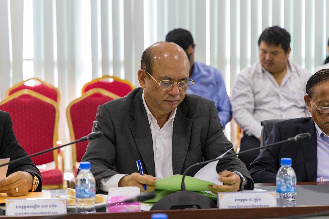 ឯកឧត្តមបណ្ឌិត នួន ដាញ៉ិល ដឹកនាំកិច្ចប្រជុំស្តីពីវឌ្ឍនភាពការងារប្រចាំខែមករា និងលើកទិសដៅបន្ត របស់នាយកដ្ឋានផ្លូវលំជនបទ 4 photo 2024 01 17 16 51 50 2