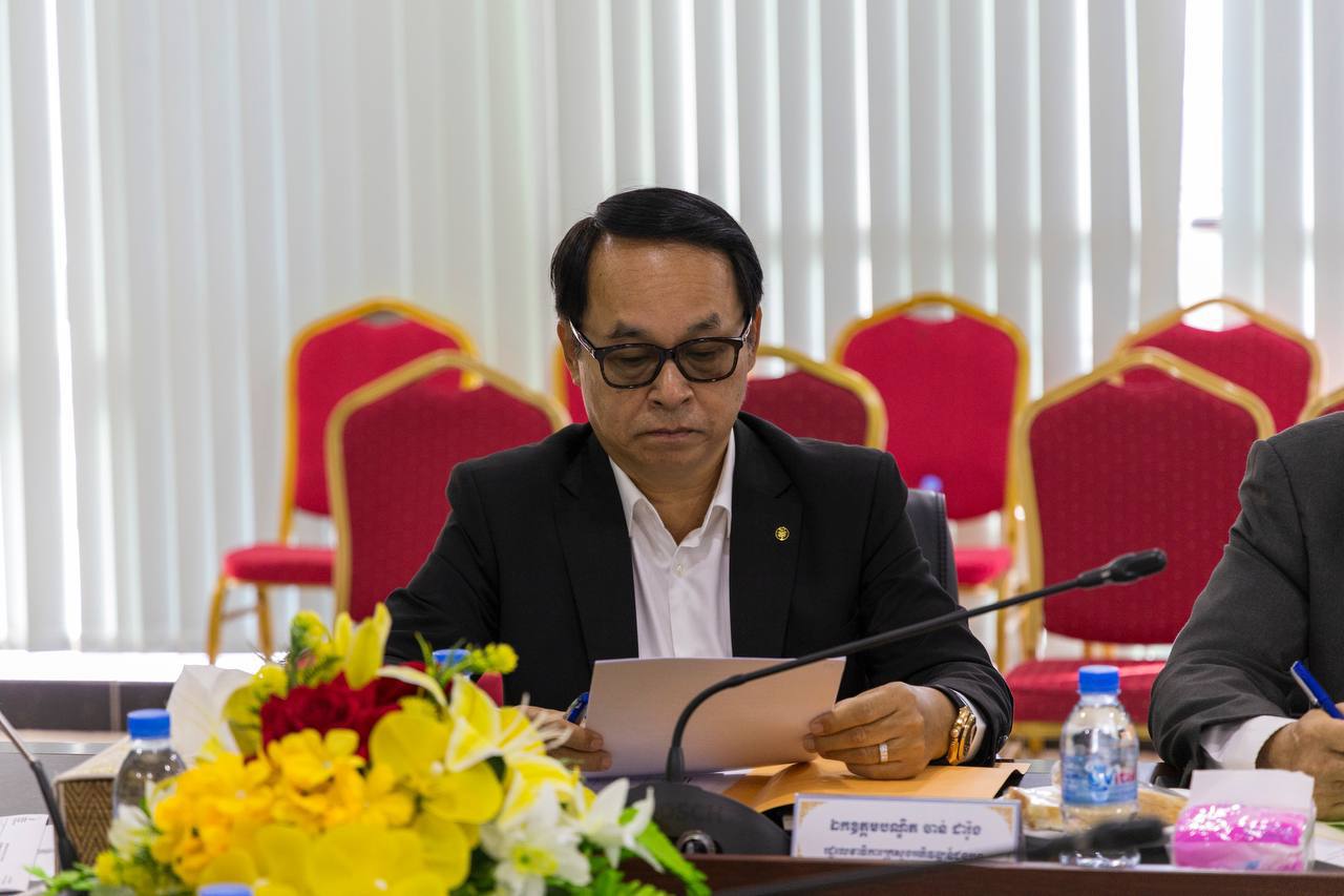 ឯកឧត្តមបណ្ឌិត នួន ដាញ៉ិល ដឹកនាំកិច្ចប្រជុំស្តីពីវឌ្ឍនភាពការងារប្រចាំខែមករា និងលើកទិសដៅបន្ត របស់នាយកដ្ឋានផ្លូវលំជនបទ 5 photo 2024 01 17 16 51 50