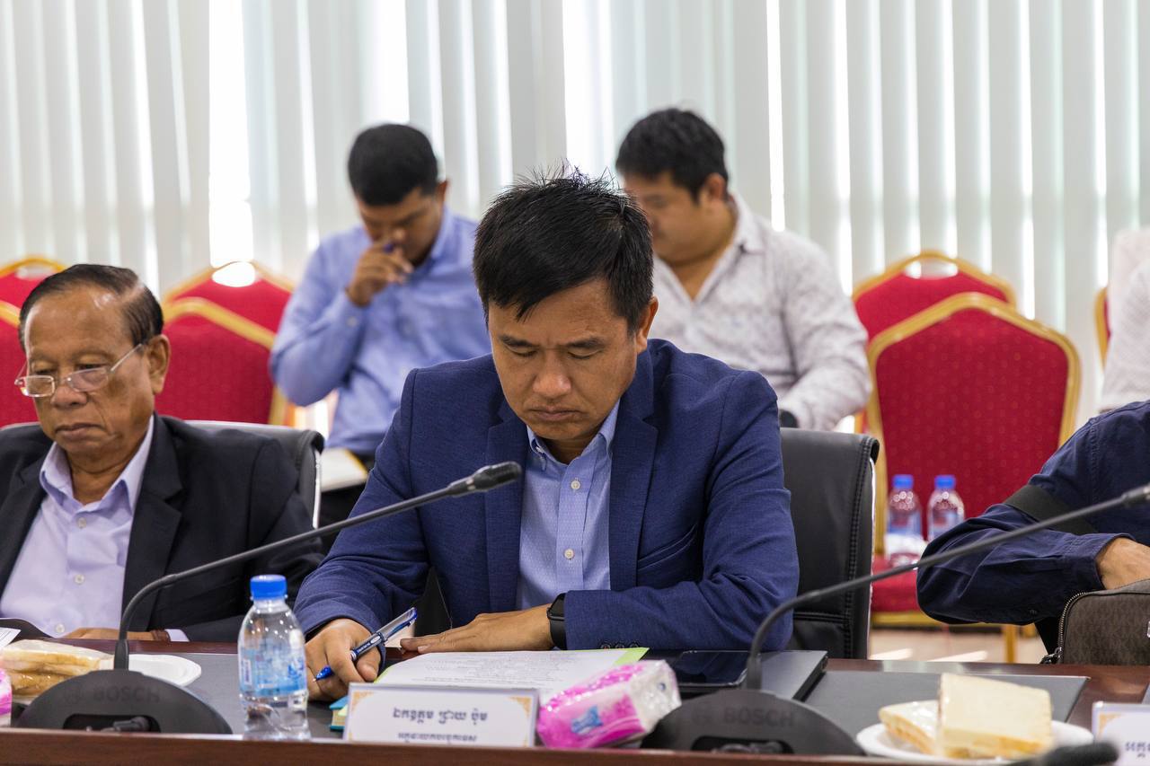 ឯកឧត្តមបណ្ឌិត នួន ដាញ៉ិល ដឹកនាំកិច្ចប្រជុំស្តីពីវឌ្ឍនភាពការងារប្រចាំខែមករា និងលើកទិសដៅបន្ត របស់នាយកដ្ឋានផ្លូវលំជនបទ 8 photo 2024 01 17 16 51 52