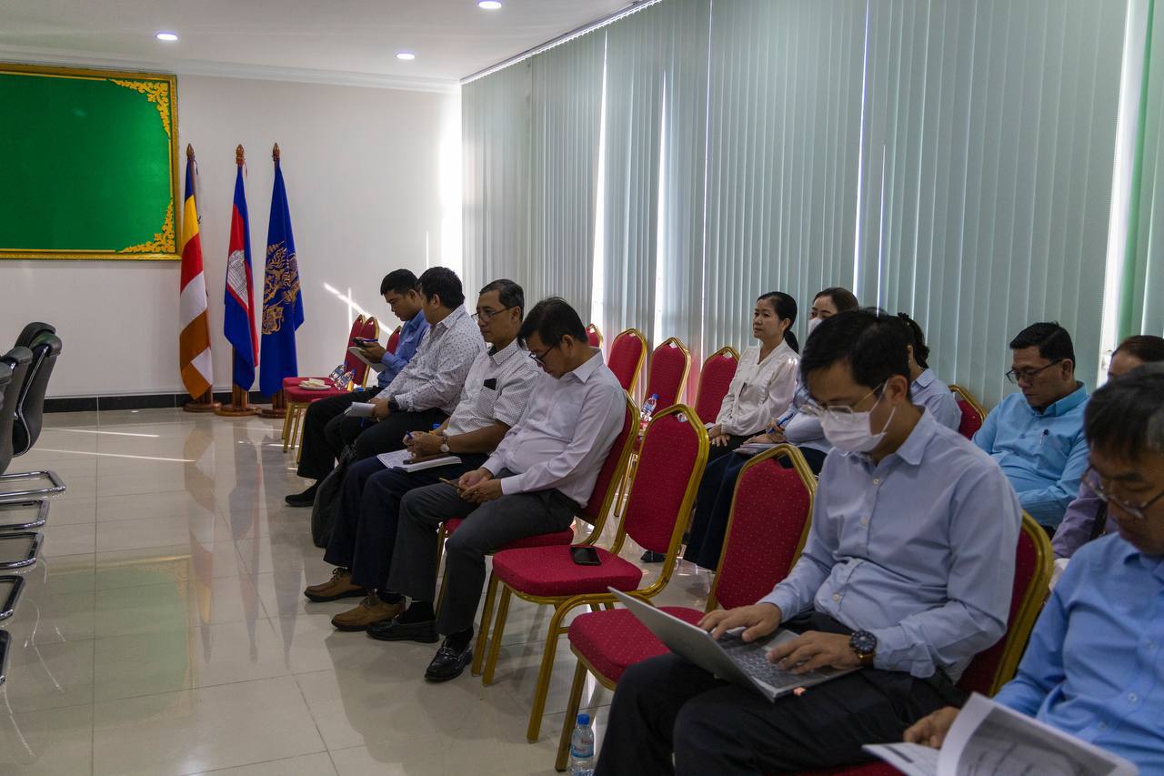 ឯកឧត្តមបណ្ឌិត នួន ដាញ៉ិល ដឹកនាំកិច្ចប្រជុំស្តីពីវឌ្ឍនភាពការងារប្រចាំខែមករា និងលើកទិសដៅបន្ត របស់នាយកដ្ឋានផ្លូវលំជនបទ 10 photo 2024 01 17 16 51 53