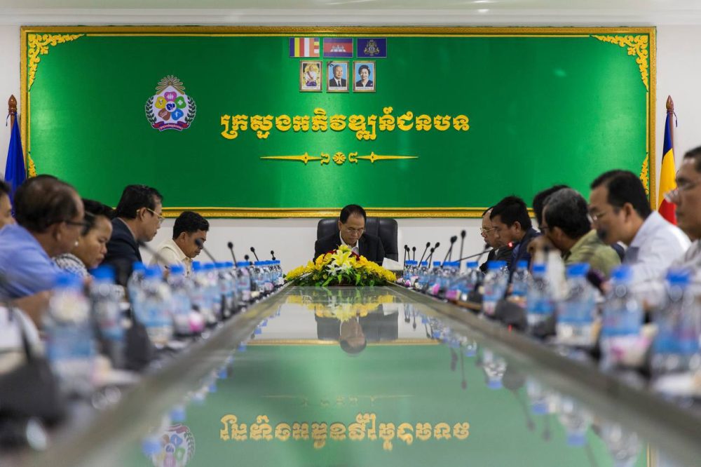 ឯកឧត្តមបណ្ឌិត នួន ដាញ៉ិល ដឹកនាំកិច្ចប្រជុំស្តីពីវឌ្ឍនភាពការងារប្រចាំខែមករា និងលើកទិសដៅបន្ត របស់នាយកដ្ឋានផ្លូវលំជនបទ 2 photo 2024 01 17 16 51 55