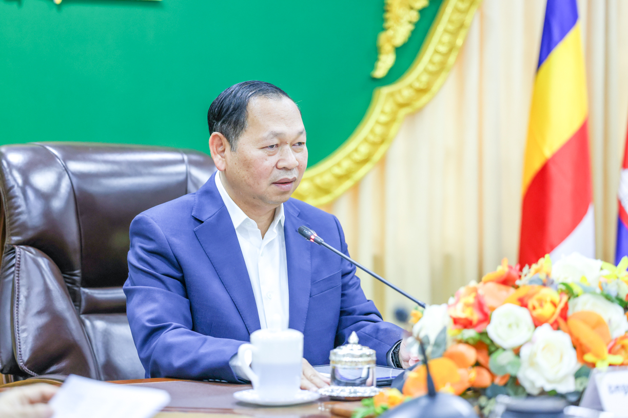 ឯកឧត្ដម ឆាយ ឫទ្ធិសែន អញ្ជើញជួបសំណេះសំណាលជាមួយមន្ដ្រីជាប់កិច្ចសន្យា ដែលបានជ្រើសរើសចូលបម្រើការងារនៅក្រសួងអភិវឌ្ឍន៍ជនបទ 3 1 18