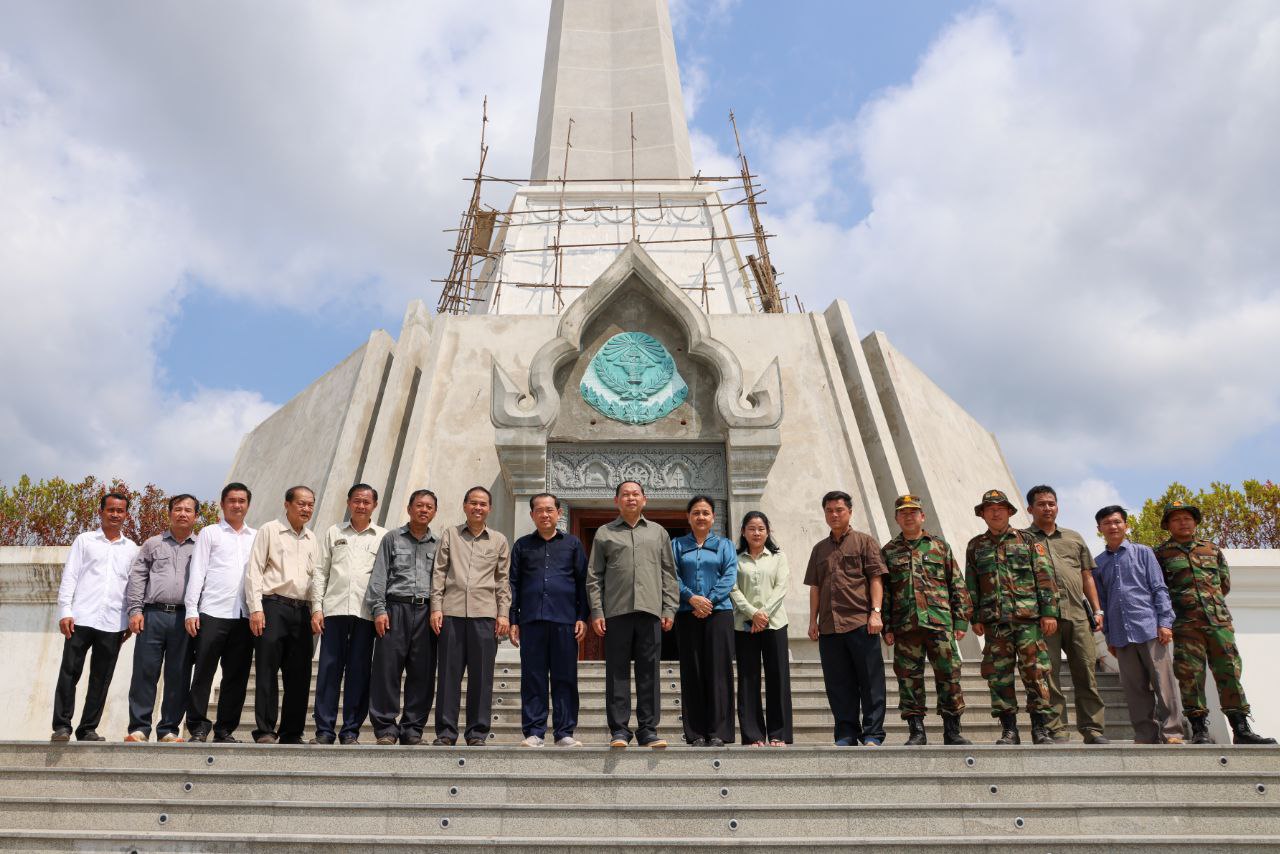 ឯកឧត្តម ឆាយ ឫទ្ធិសែន ដឹកនាំគណៈកម្មការអន្ដរក្រសួងចុះត្រួតពិនិត្យ វាយតម្លៃការស្ថាបនាផ្លូវក្រួសក្រហម និងសំណង់សិល្បការ្យជនបទ នៅក្រុងខេមរភូមិន្ទ ខេត្តកោះកុង 11 11 5