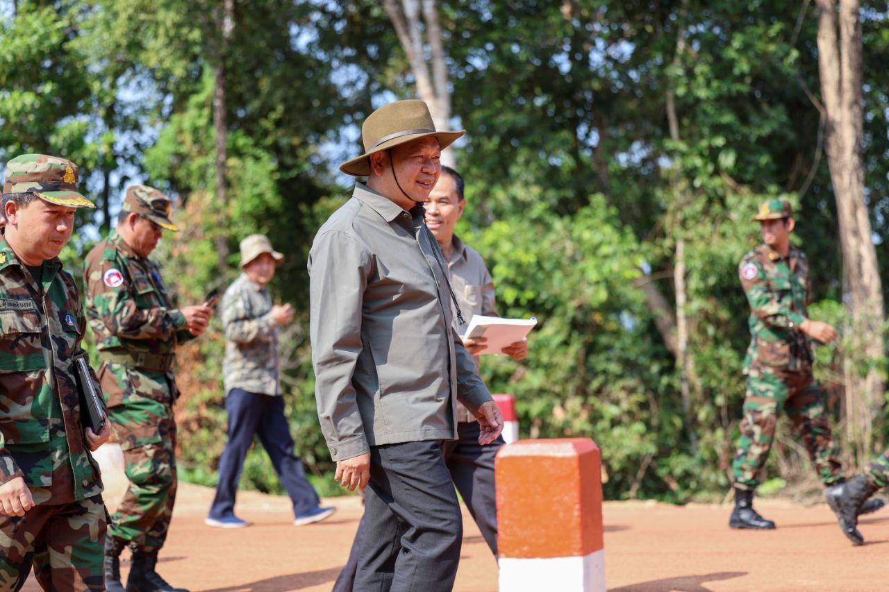 ឯកឧត្តម ឆាយ ឫទ្ធិសែន ដឹកនាំគណៈកម្មការអន្ដរក្រសួងចុះត្រួតពិនិត្យ វាយតម្លៃការស្ថាបនាផ្លូវក្រួសក្រហម និងសំណង់សិល្បការ្យជនបទ នៅក្រុងខេមរភូមិន្ទ ខេត្តកោះកុង 5 3 12