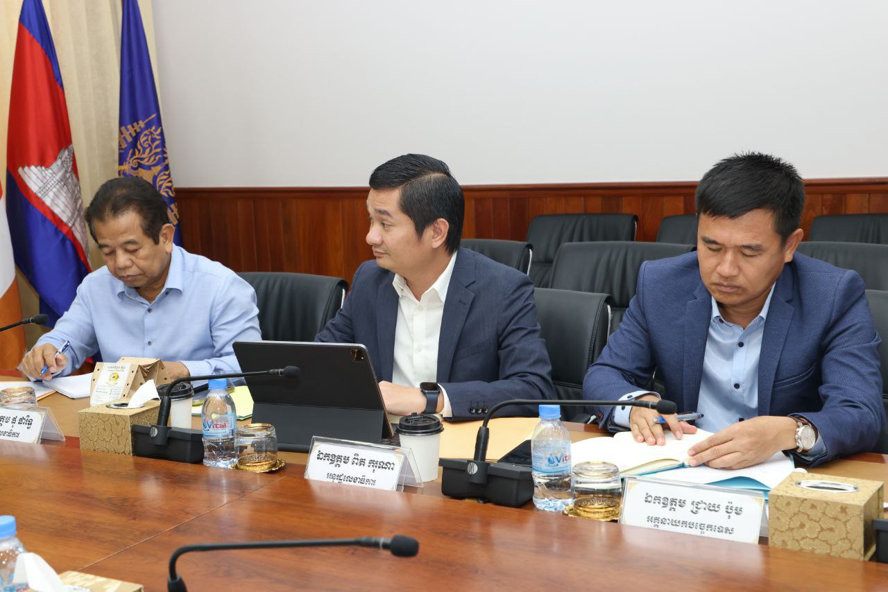 ឯកឧត្តម ឆាយ ឫទ្ធិសែន រដ្ឋមន្ដ្រីក្រសួងអភិវឌ្ឍន៍ជនបទ អញ្ជើញដឹកនាំកិច្ចប្រជុំត្រួតពិនិត្យវឌ្ឍនភាពក្រុមការងារអ្នកនាំពាក្យ និងក្រុមការងារព័ត៌មាន របស់ក្រសួងអភិវឌ្ឍន៍ជនបទ 5 3 2