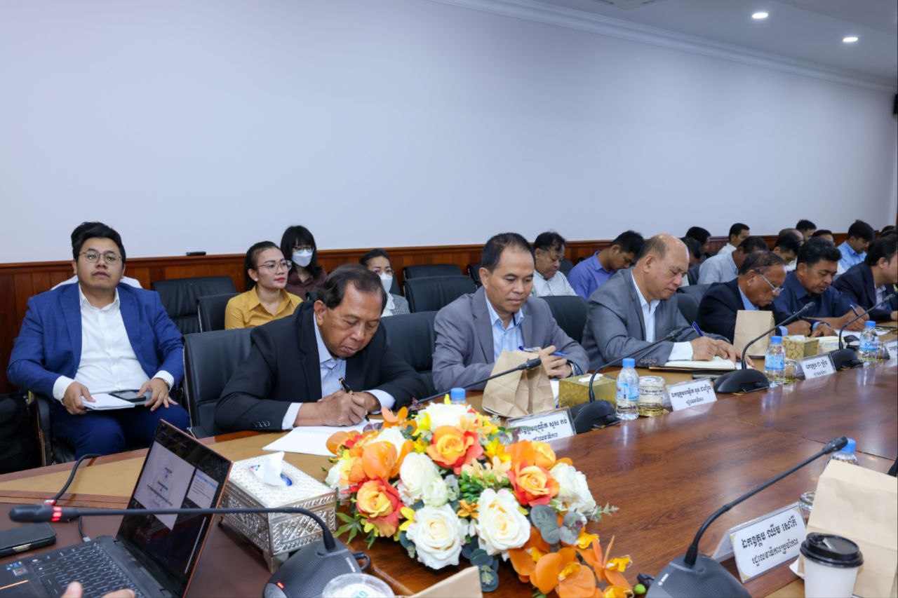 ឯកឧត្តម ឆាយ ឫទ្ធិសែន អញ្ជើញដឹកនាំកិច្ចប្រជុំបន្ដអនុវត្តផែនការមេ និងការព្យាករណ៍ផែនការមេផ្លូវជនបទ 6 4 10